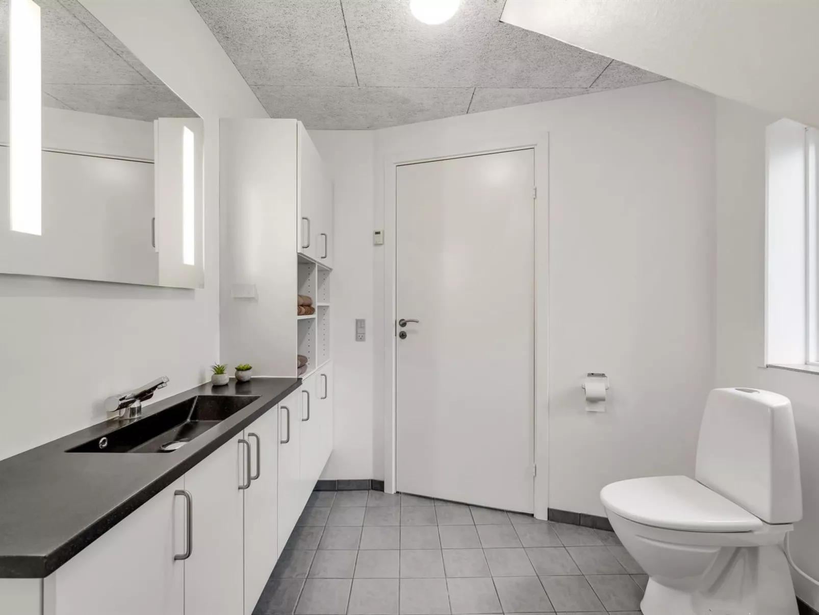 "Kamp" - 1km to the fjord-Inside