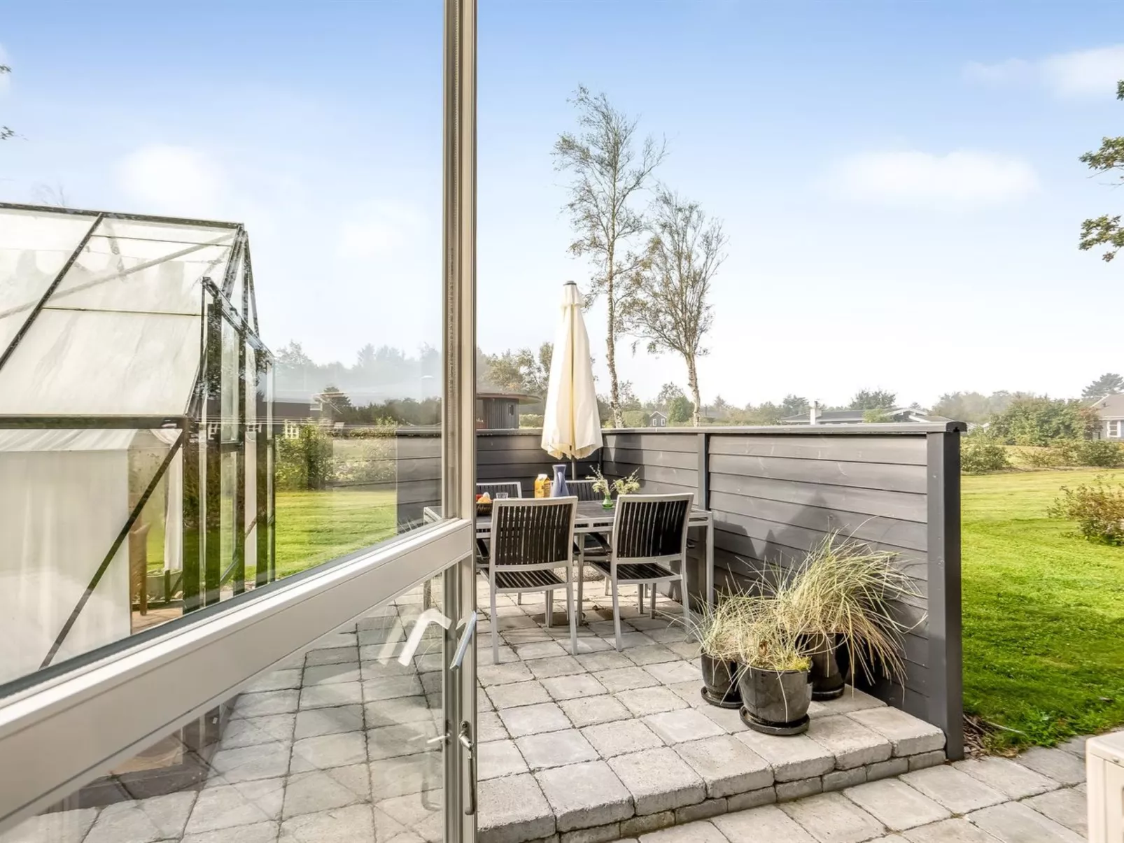 "Carlina" - 700m to the fjord-Outside