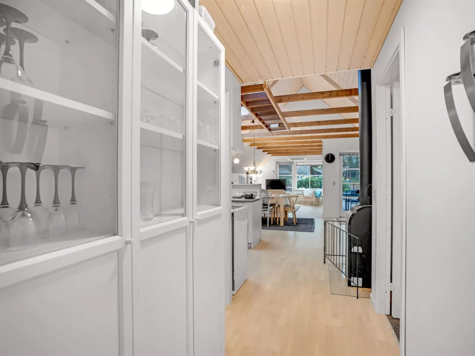 "Adisl" - 600m to the fjord-Drinnen