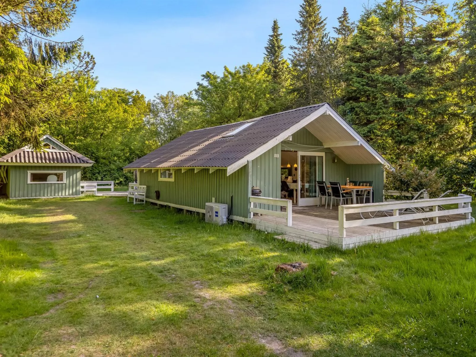 "Ung" - 30km from the sea-Outside