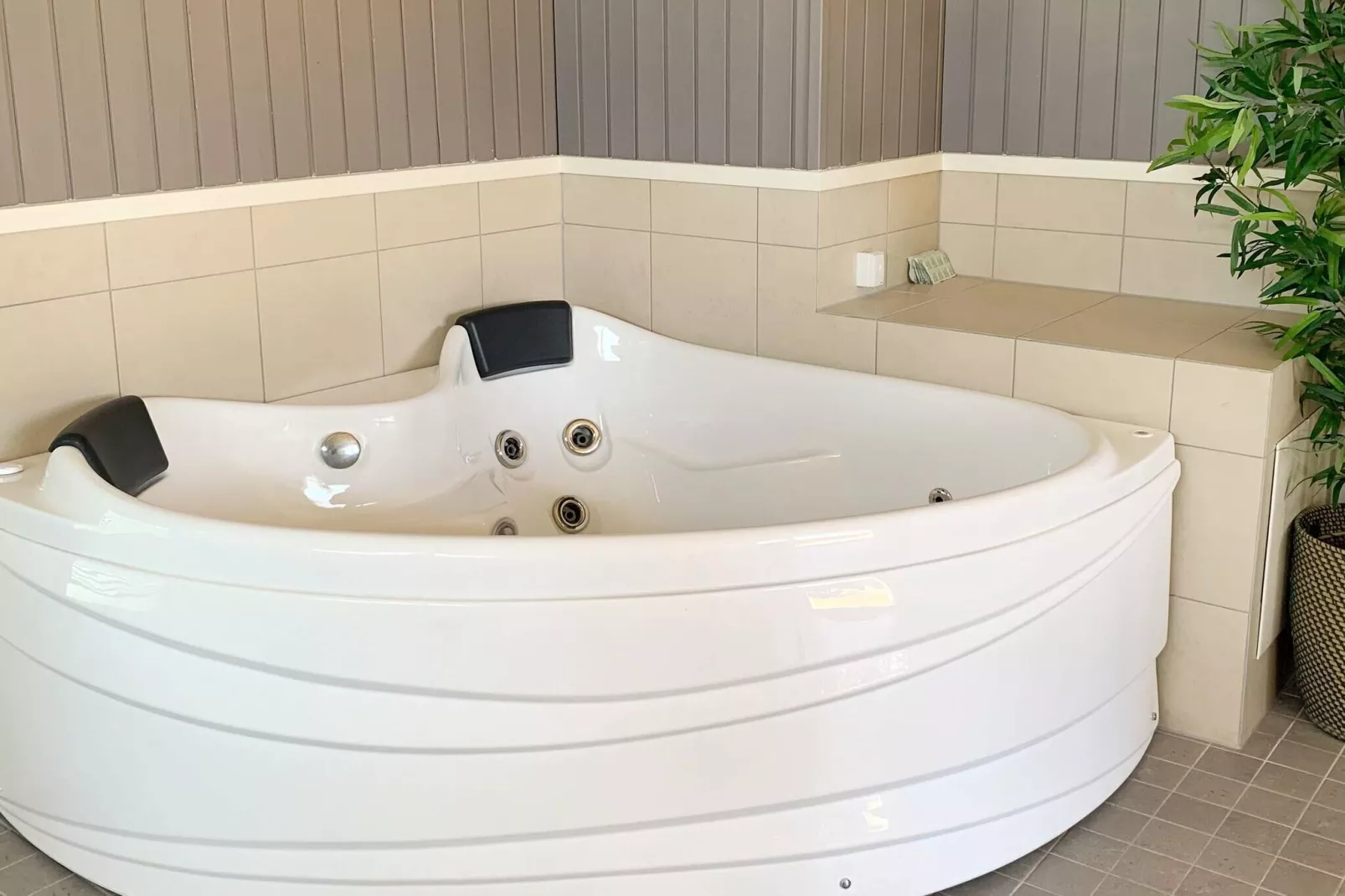 8 Personen Ferienhaus in Væggerløse-By Traum-Wellnessbereich