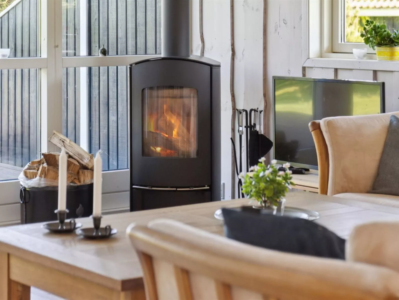 "Sukie" - 100m from the sea-Inside