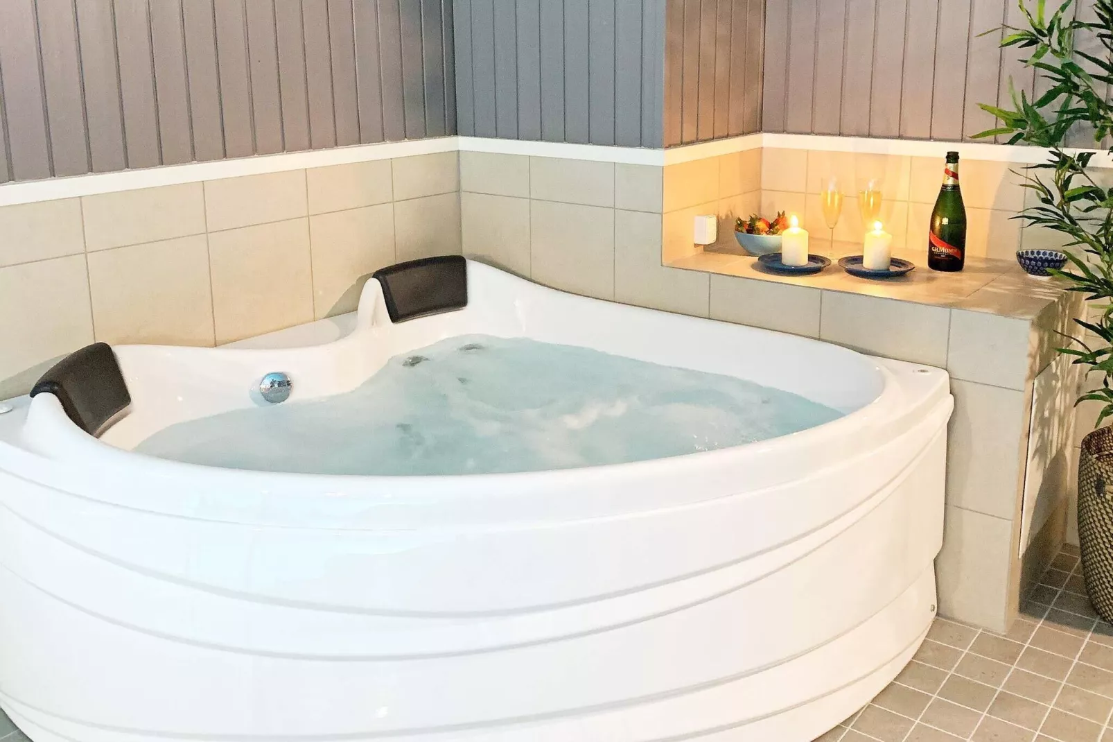 8 Personen Ferienhaus in Væggerløse-By Traum-Wellnessbereich