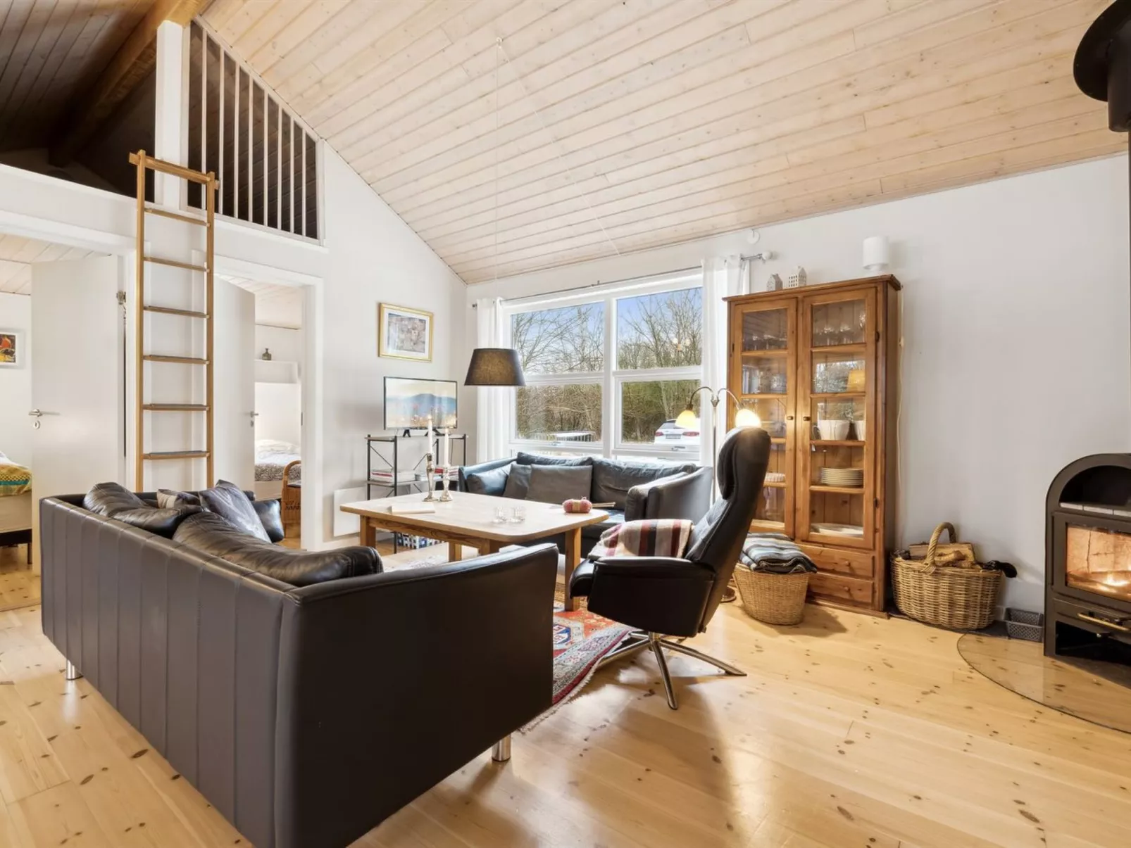 "Tomine" -  from the sea-Inside