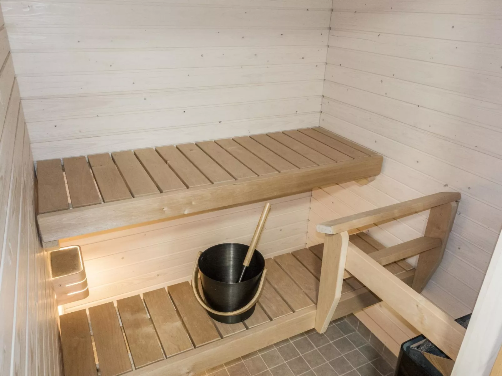 Tievan aurinkorinne dina-Dedans