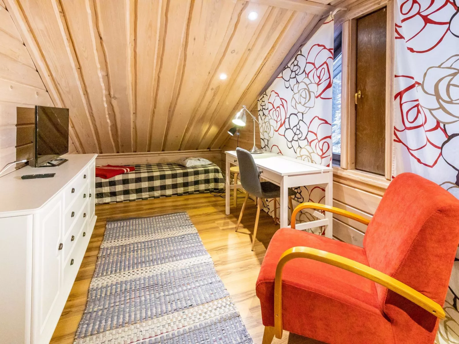 Pyhänkarhu 1-Drinnen