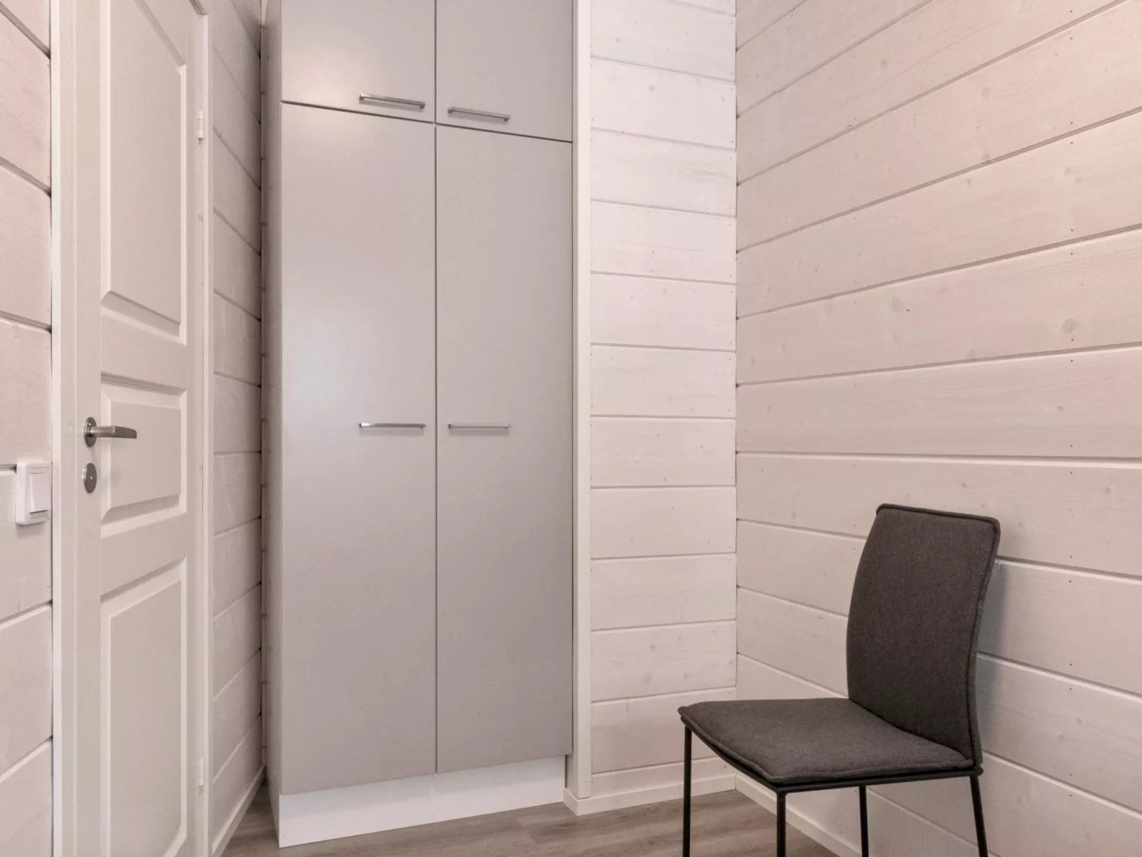 Levin ahmahovi 2b-Dedans