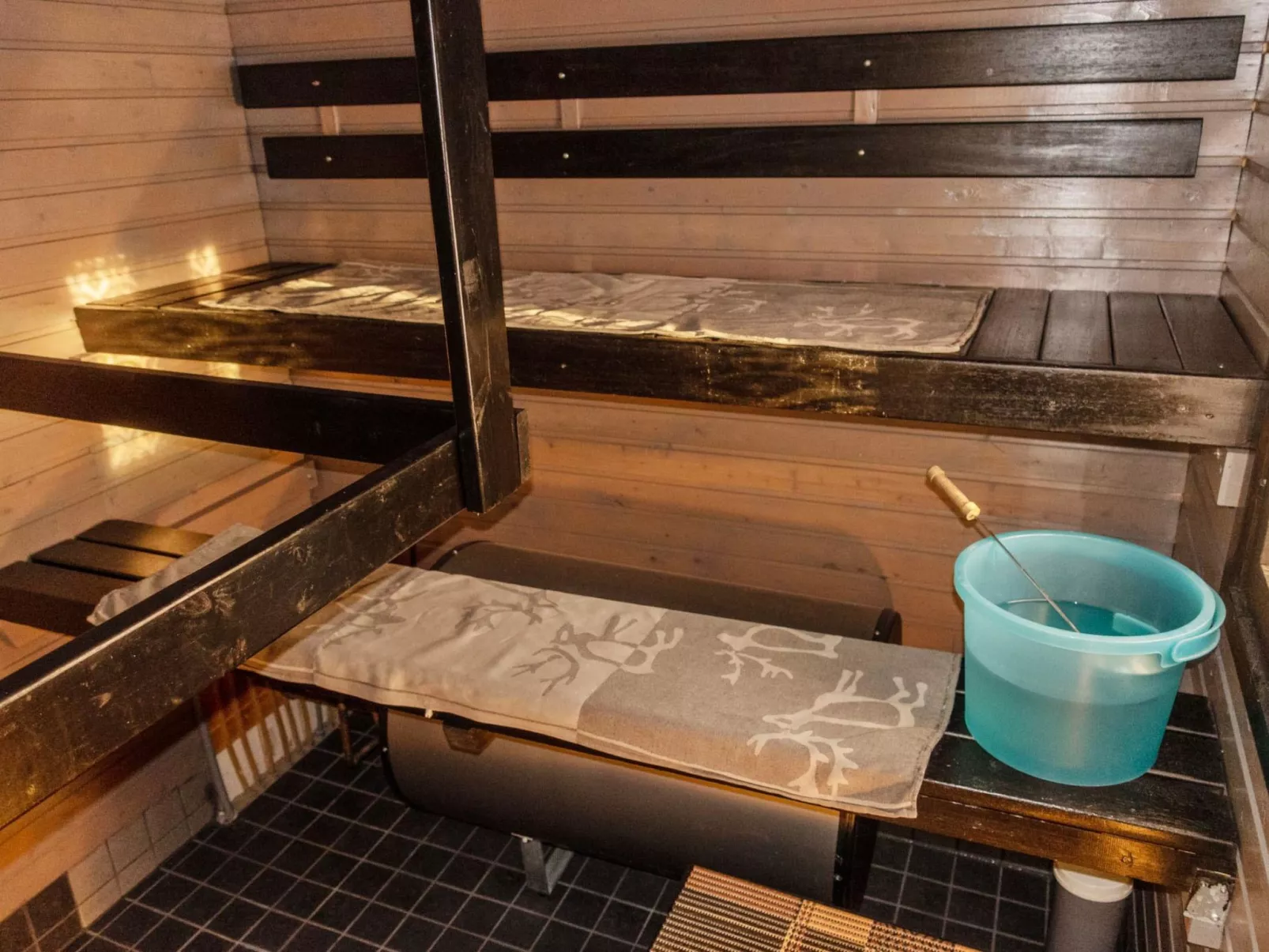 Mokko-mökki-Drinnen