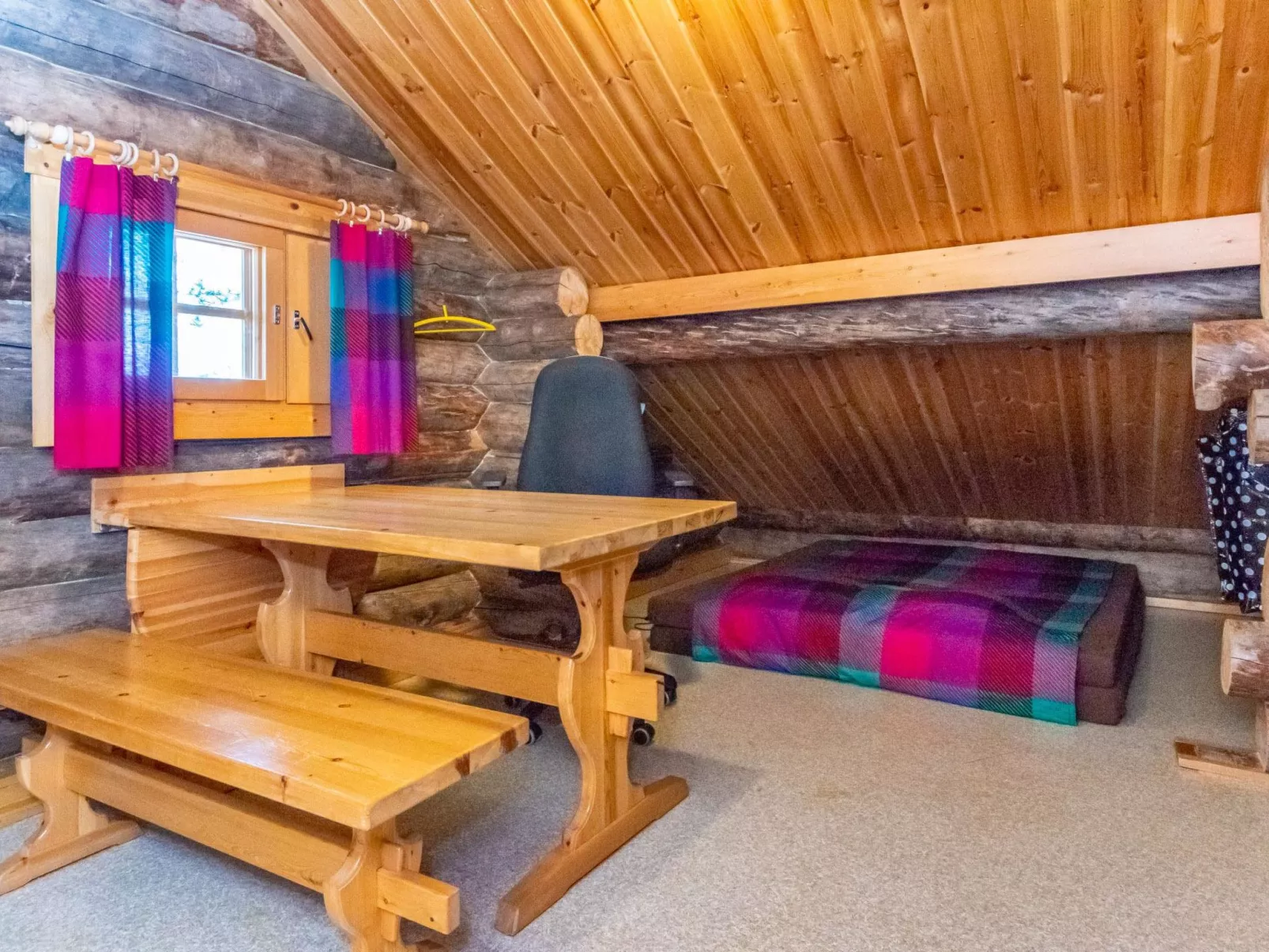 Kiilopalkinen-Inside