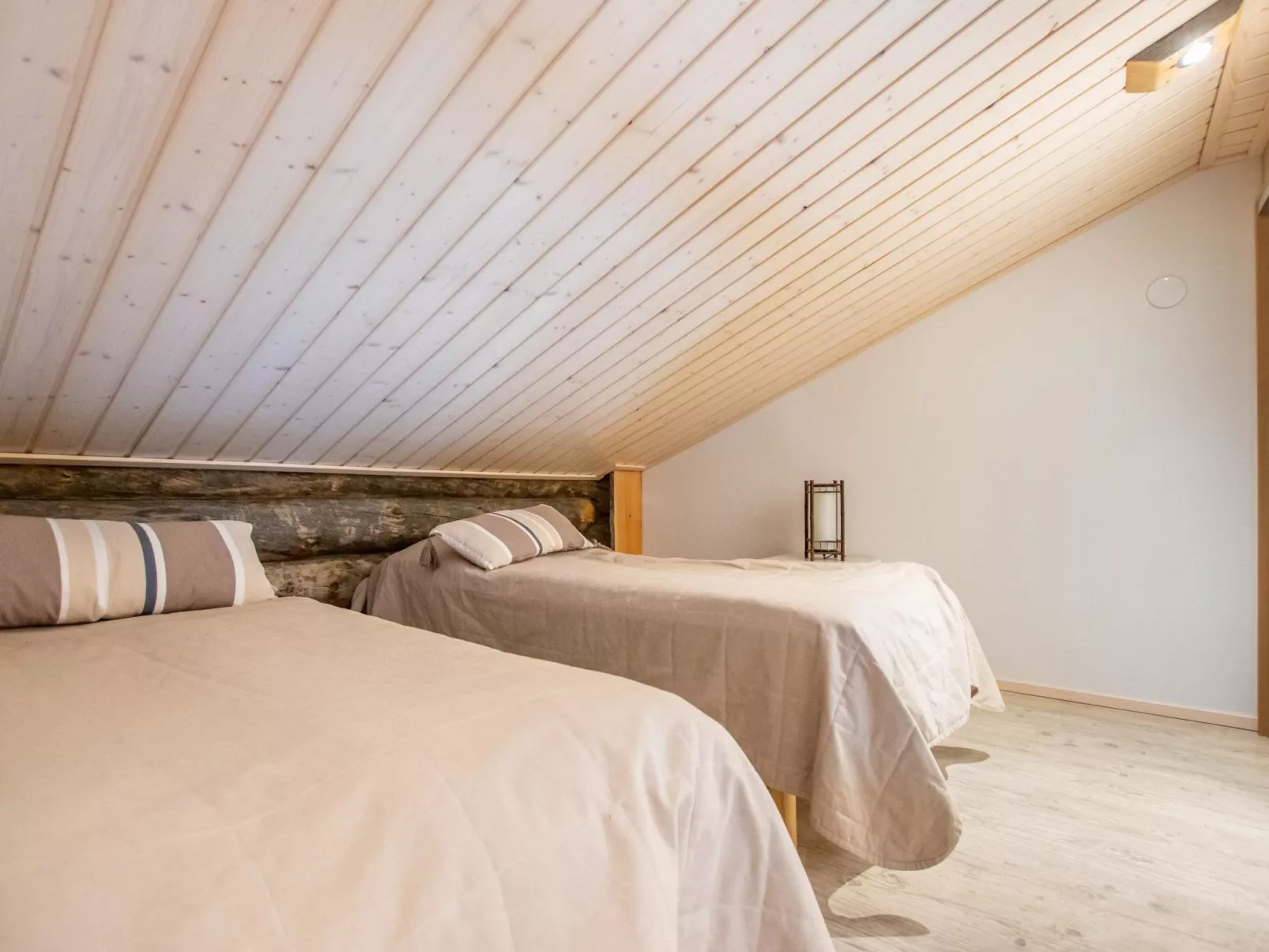 Nilikuru e 12-Inside