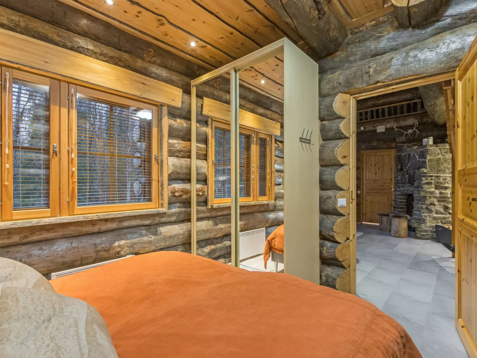 Menninkäisenkolo-Inside