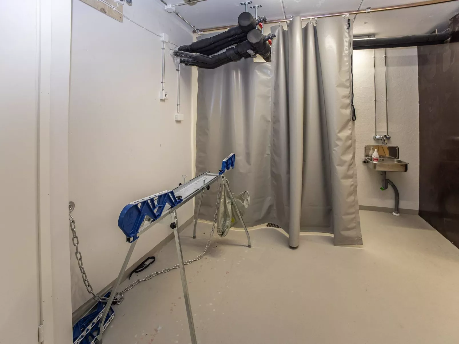 Levistar vi as. 6106-Drinnen