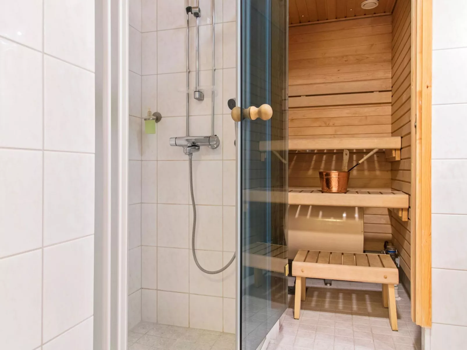 Yllästar 1 as 211-Inside