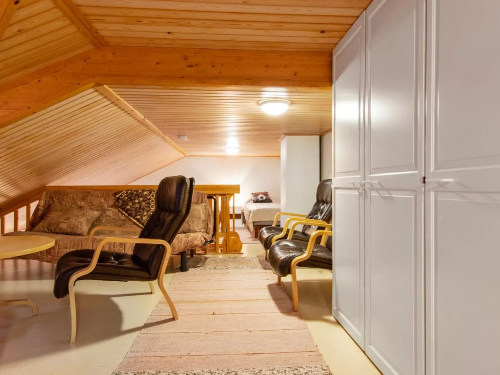 Korpipalo (ent. yllästunnelma 2 b 7)-Dedans