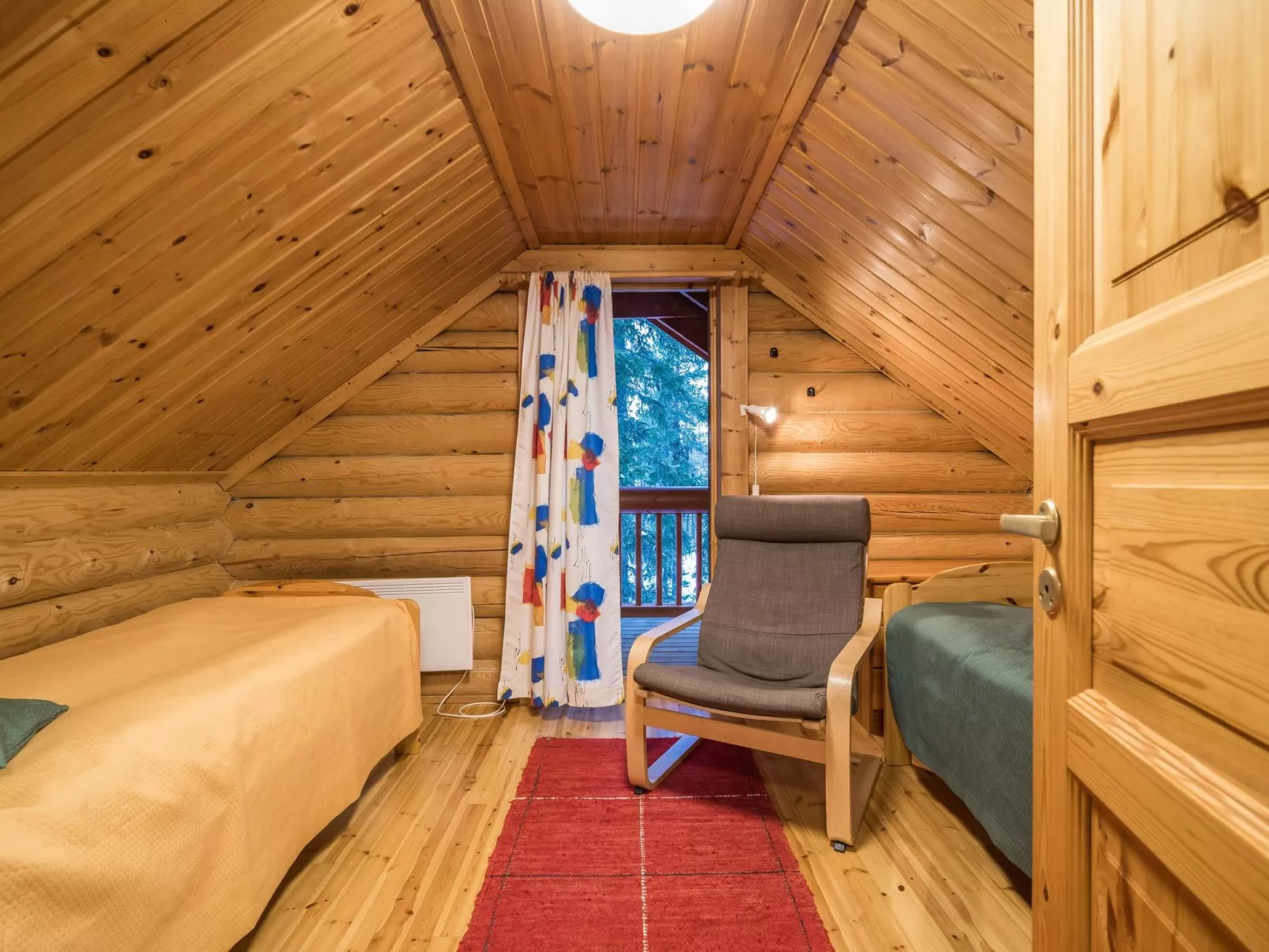 Kuukkelintupa 1-Drinnen