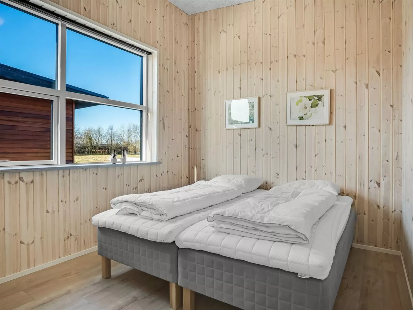 "Ilze" -  from the sea-Drinnen