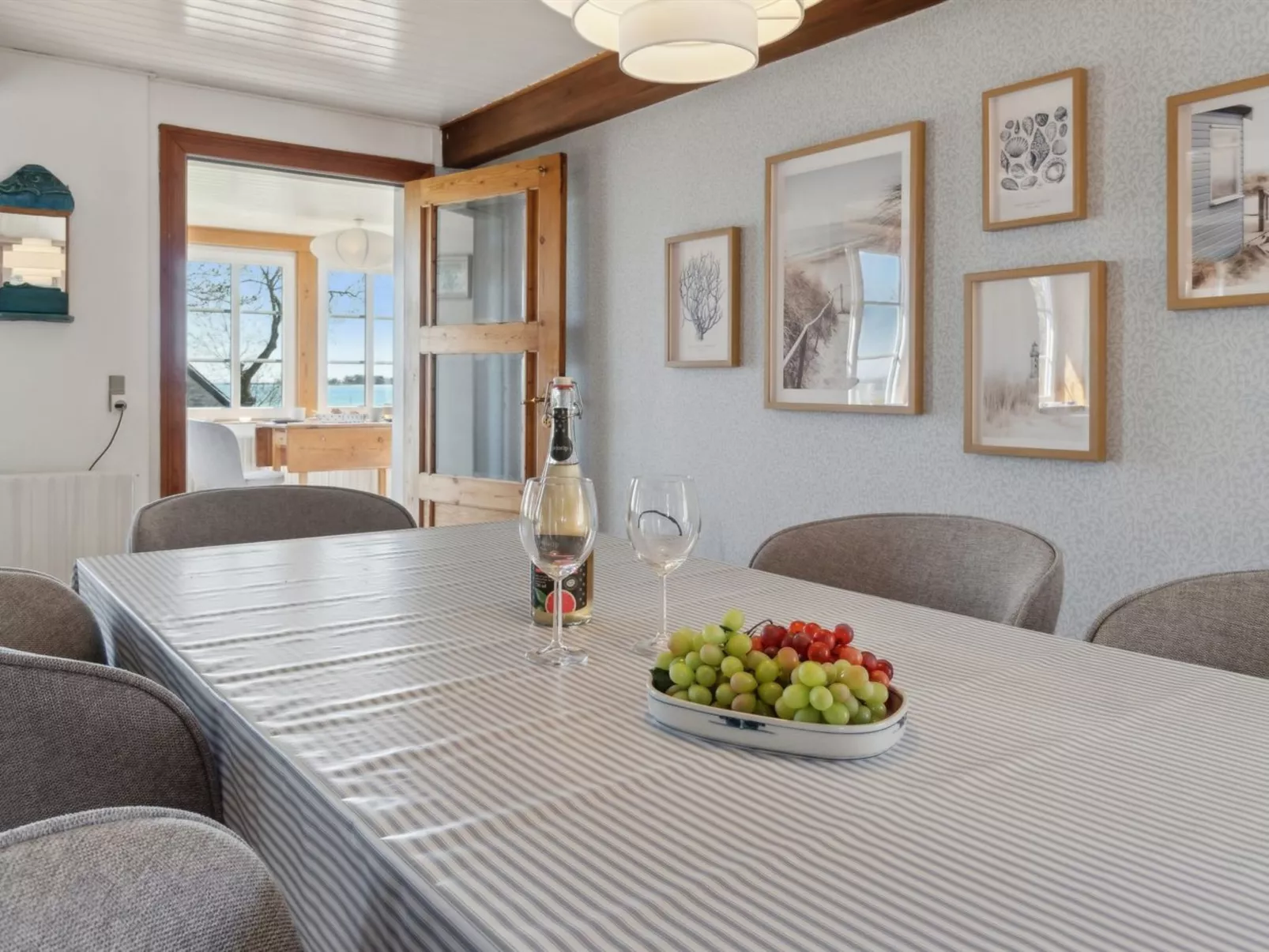 "Hakon" - 40m from the sea-Inside