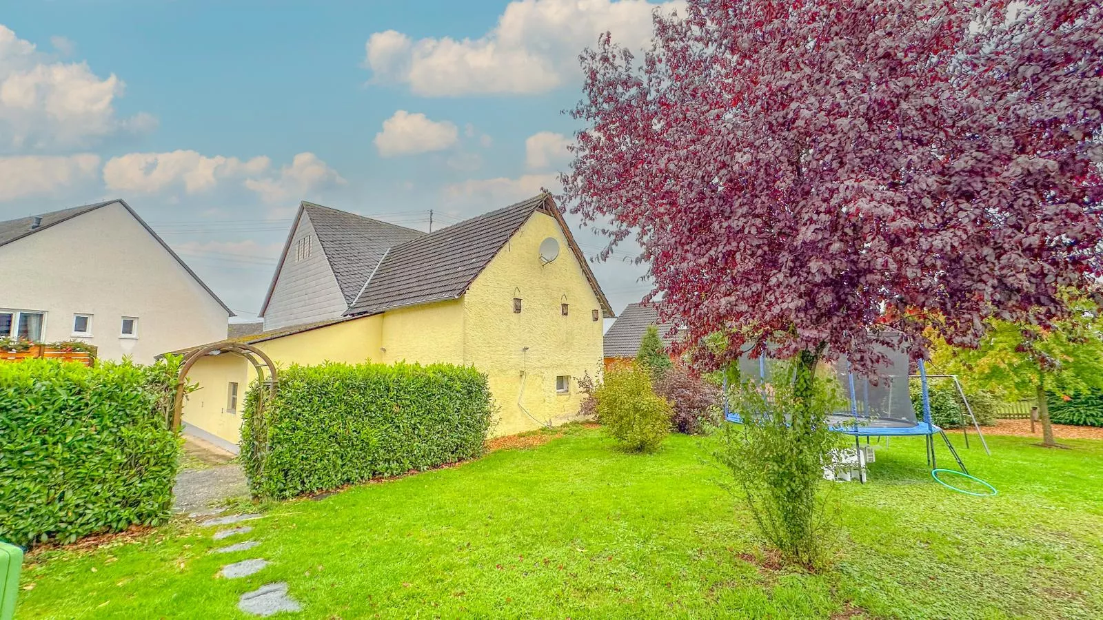 Herrenhaus-Exterior in summer