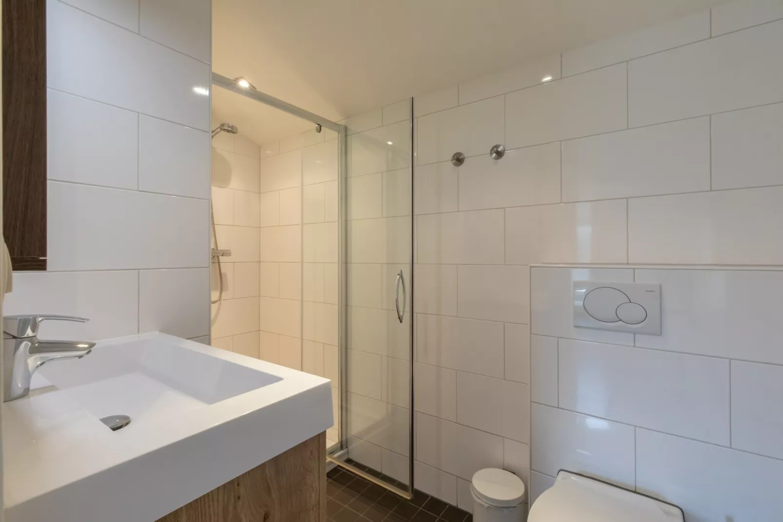 Overnachten in Zoutelande  Comfortabel Appartement Langstraat 5A-Bathroom