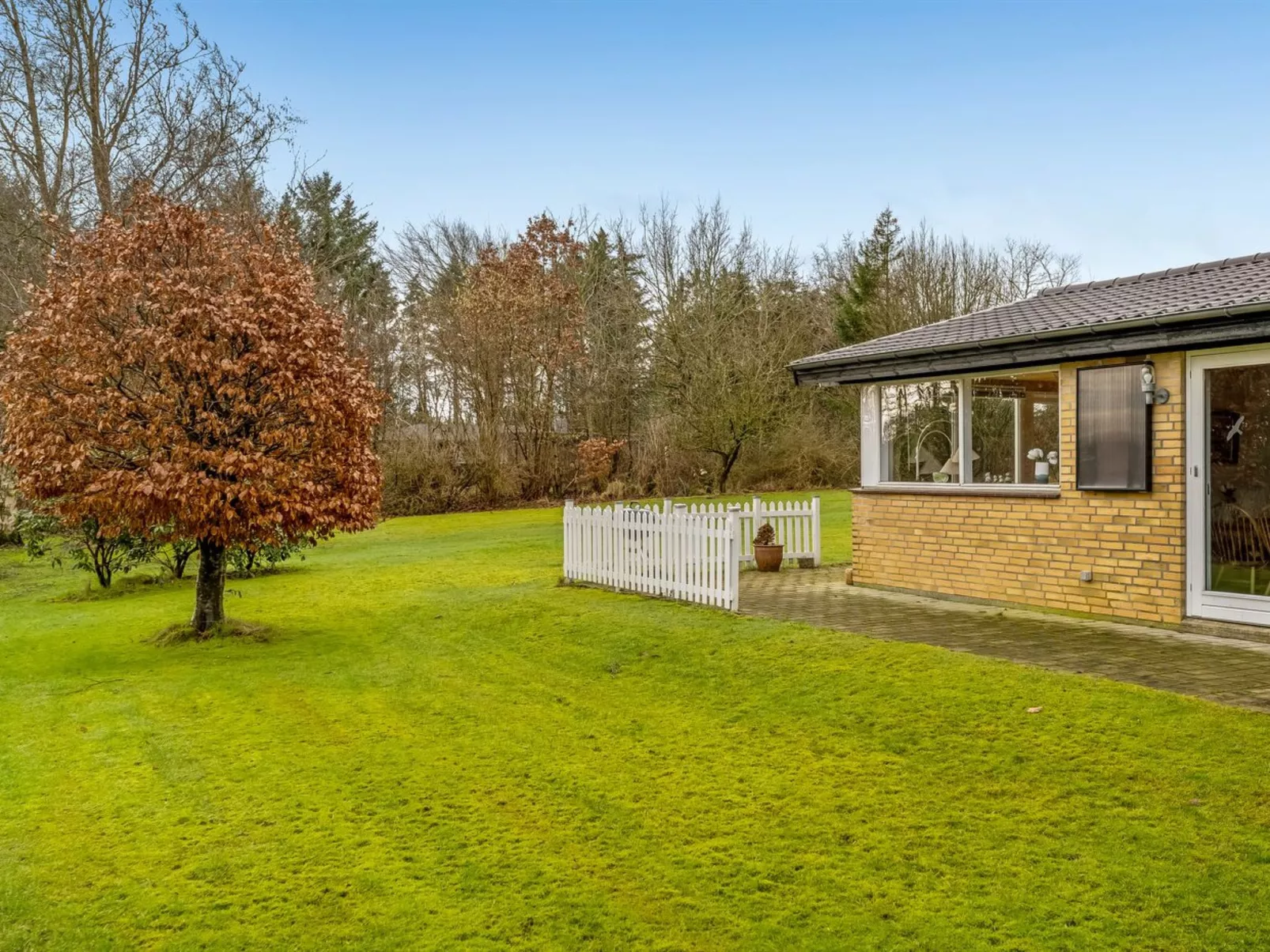 "Marika" - 400m to the fjord-Outside