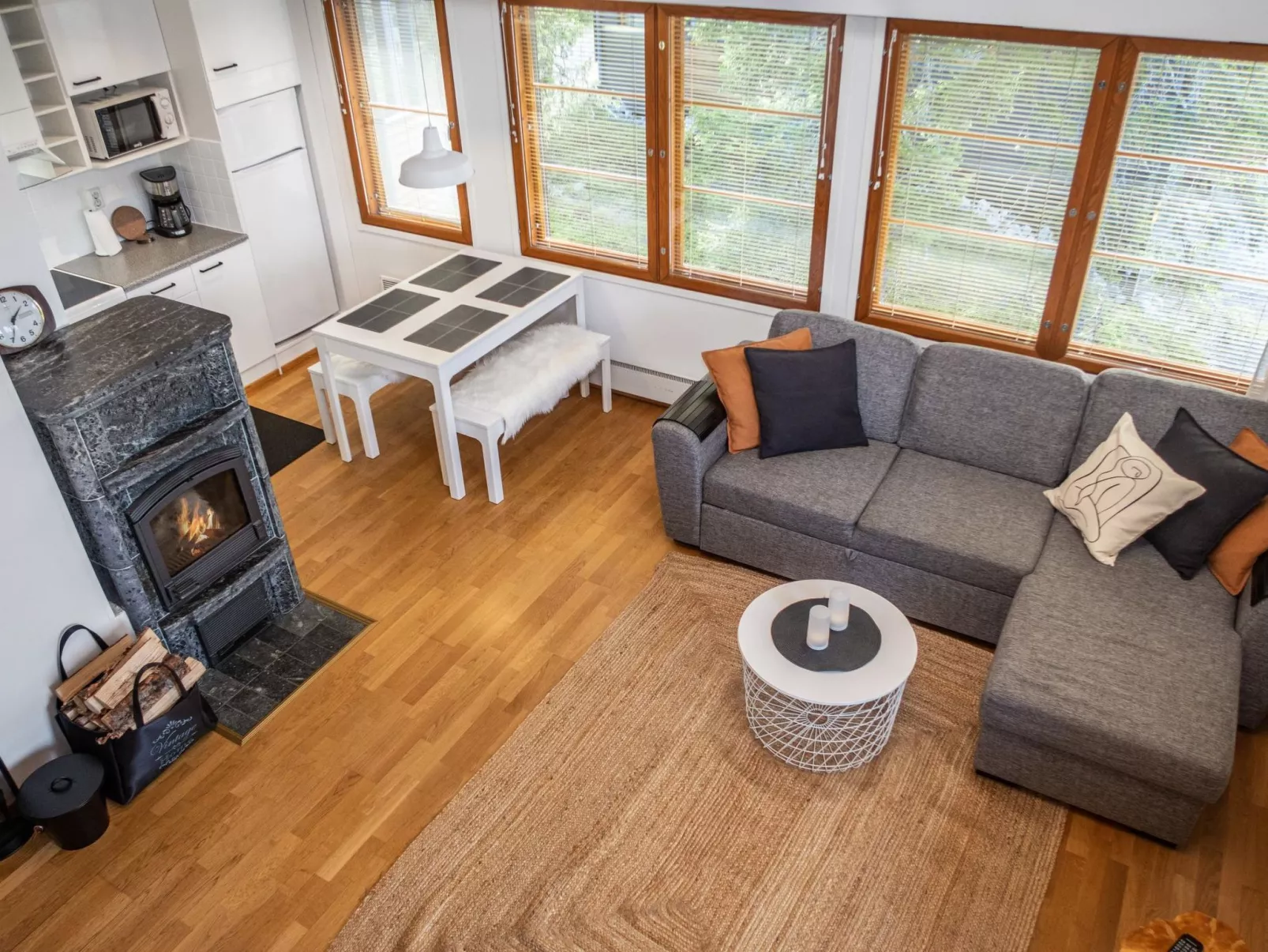 Karhunvartijan linna b16-Drinnen