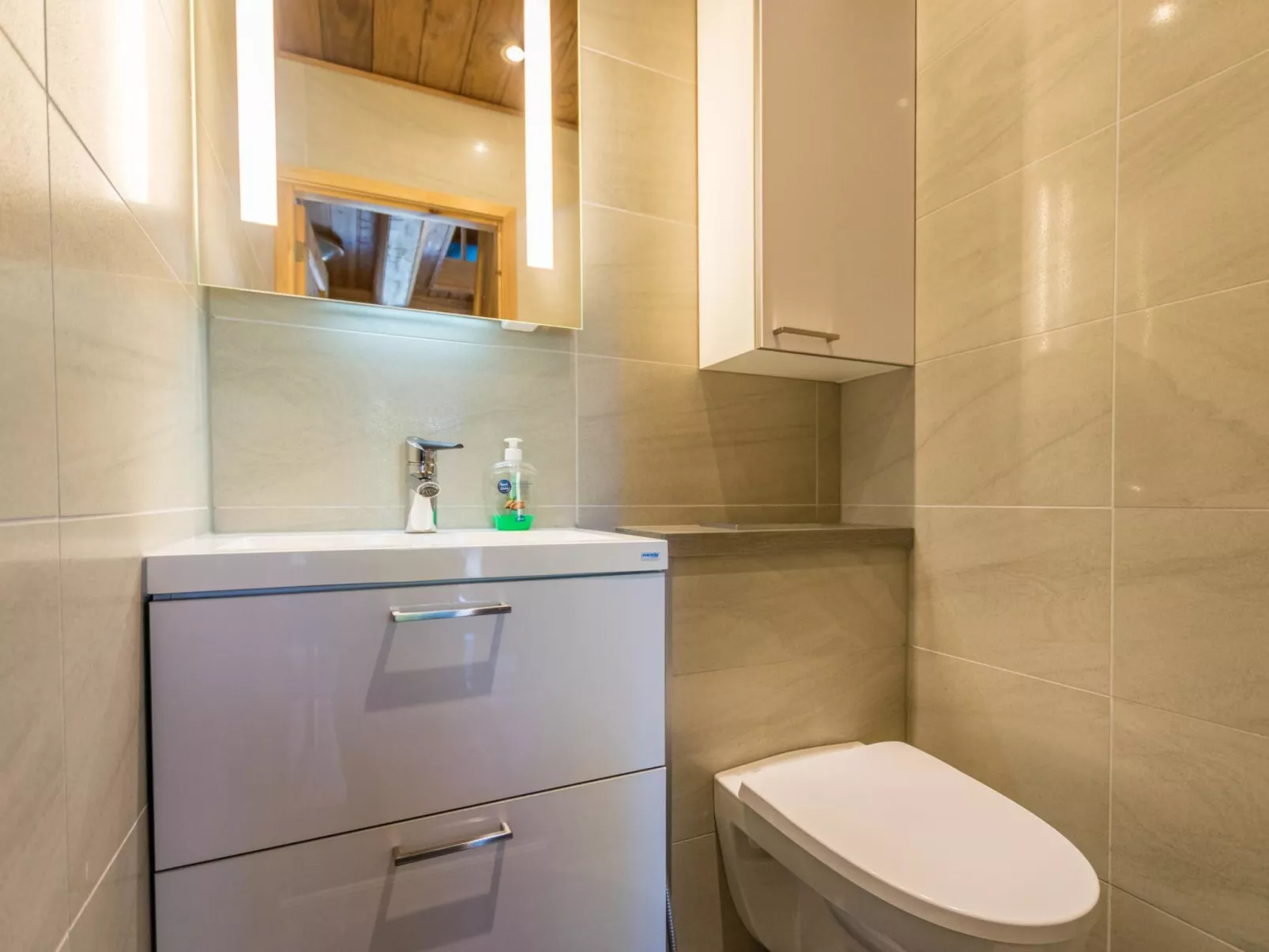 Vuosselinkulma 2-Dedans