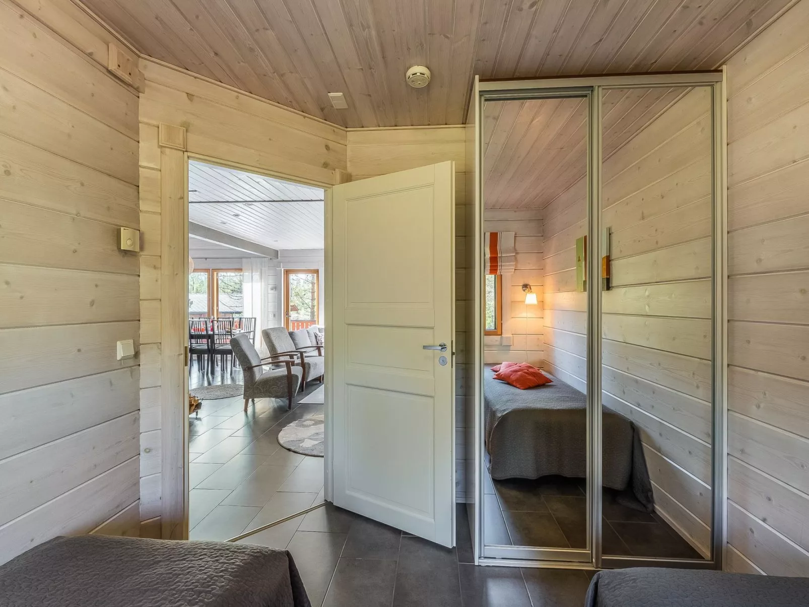 Lapinukonkäännös-Dedans