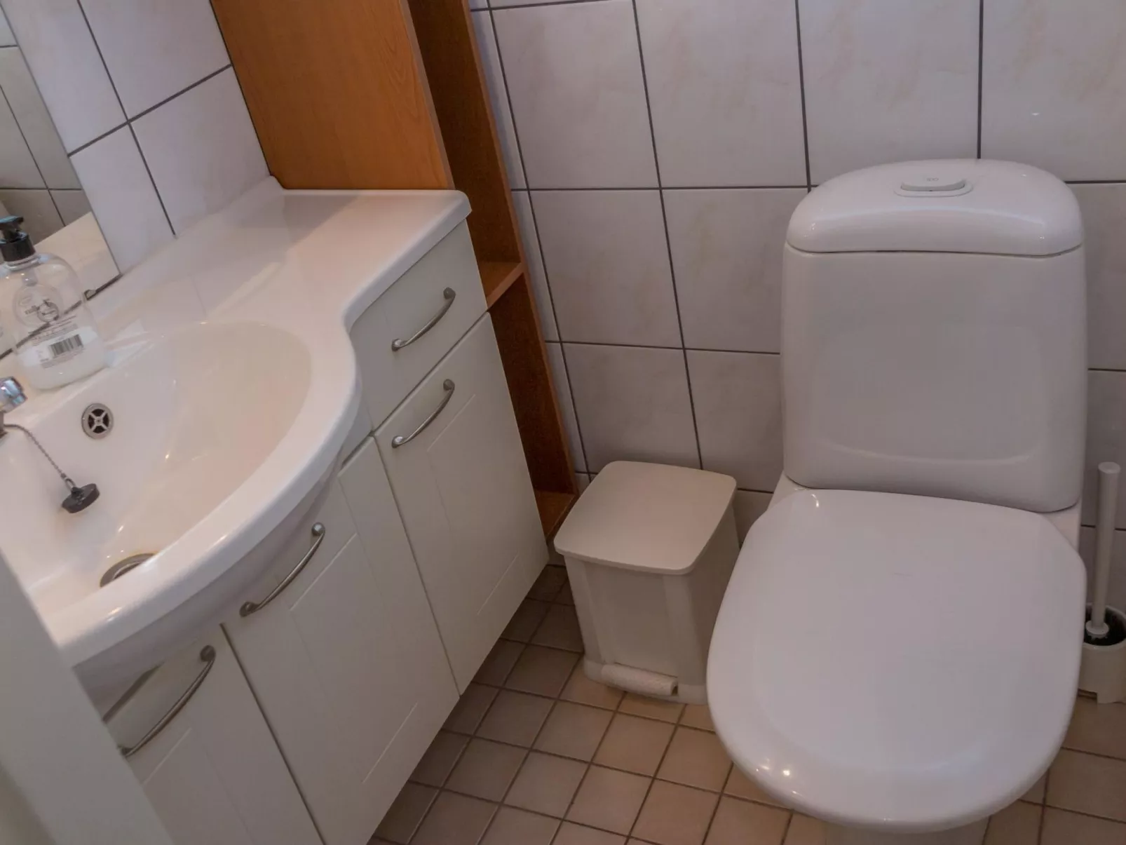 Peiponpesä b-Dedans