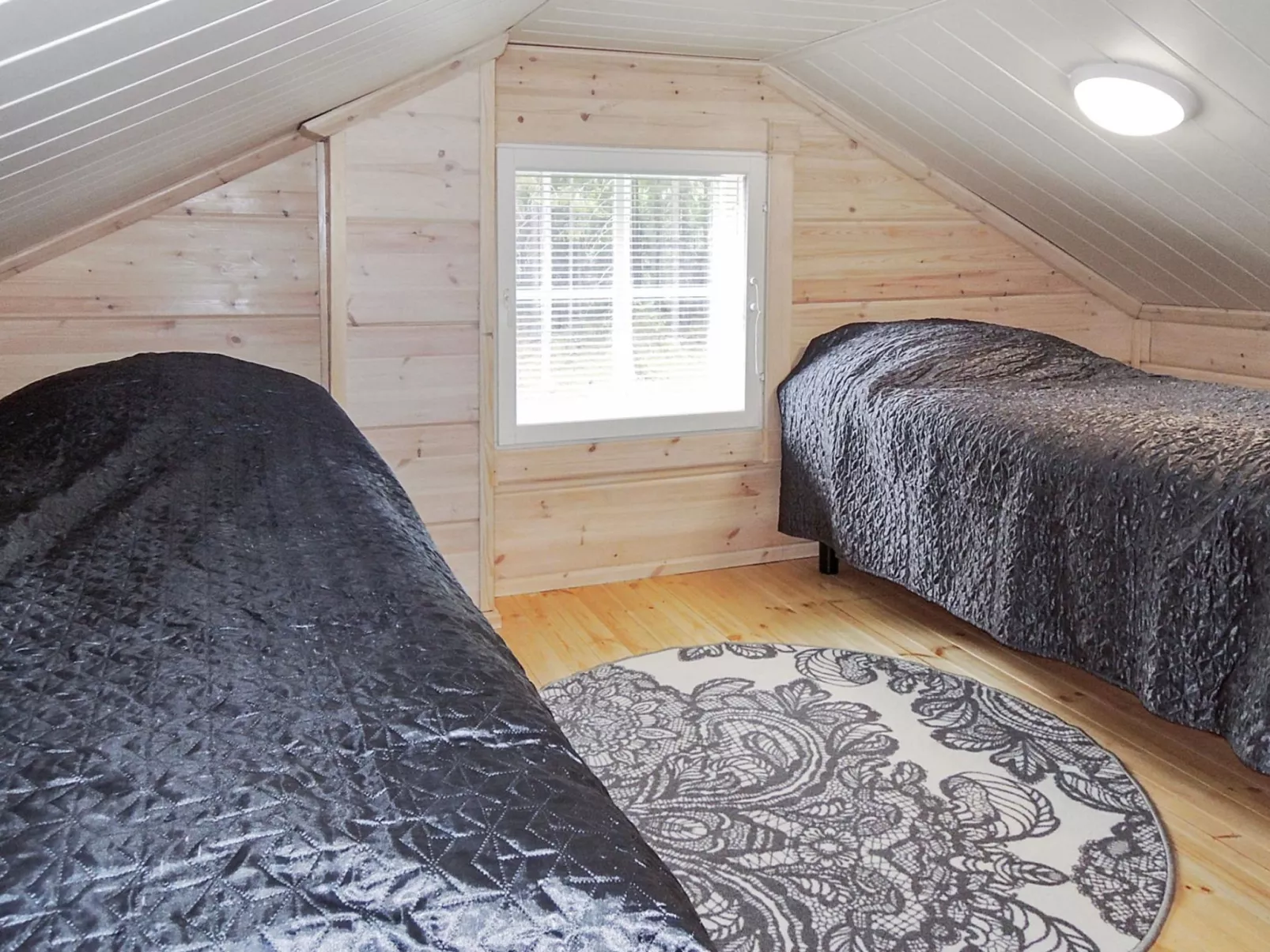 Nesterin helmi-Dedans