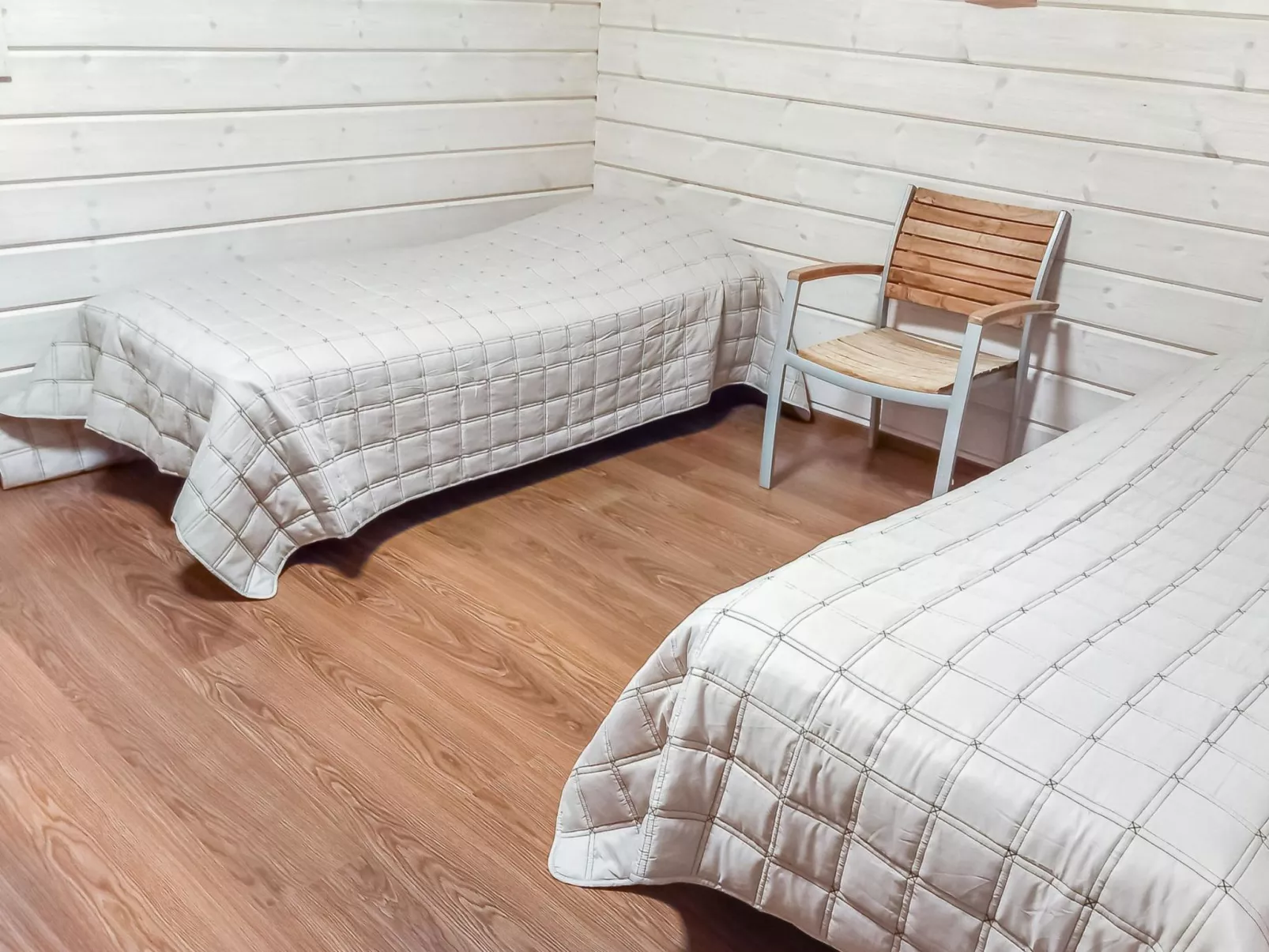 Aurinko-saaga 4 paritalo-Dedans