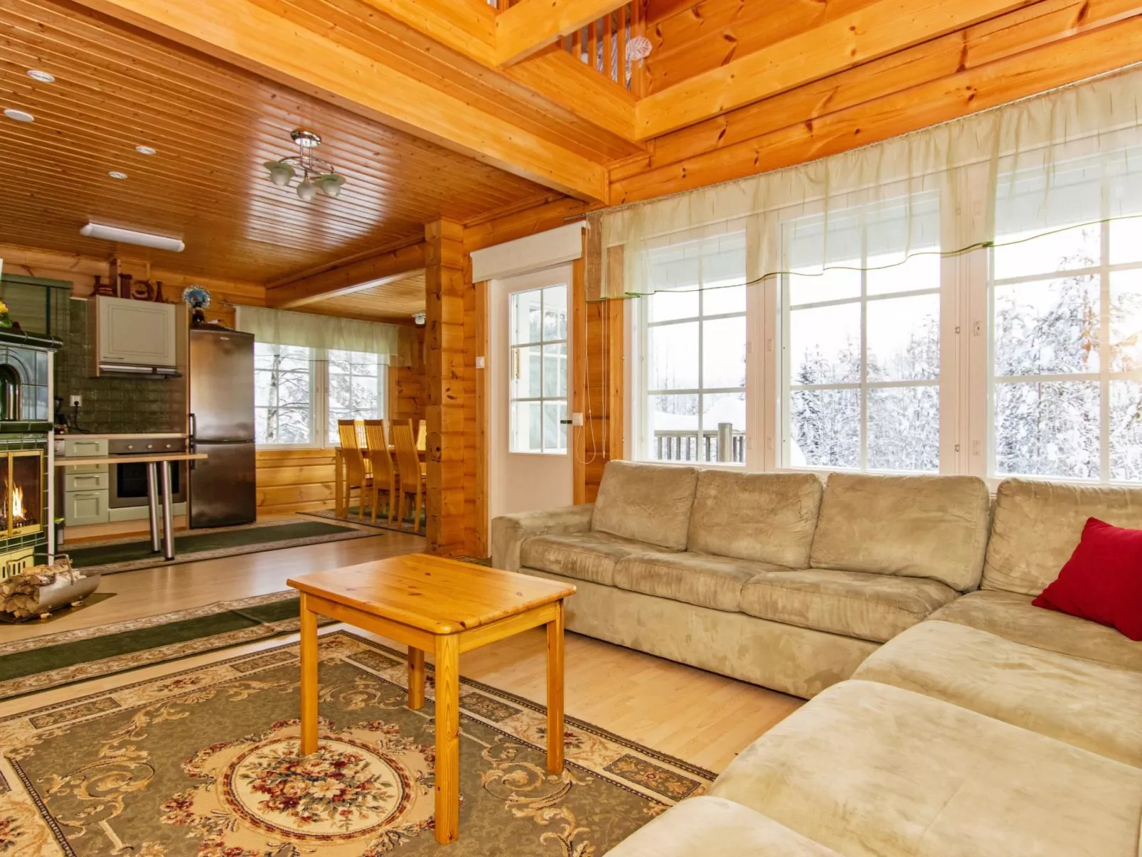 Lomataivas mökki-Dedans