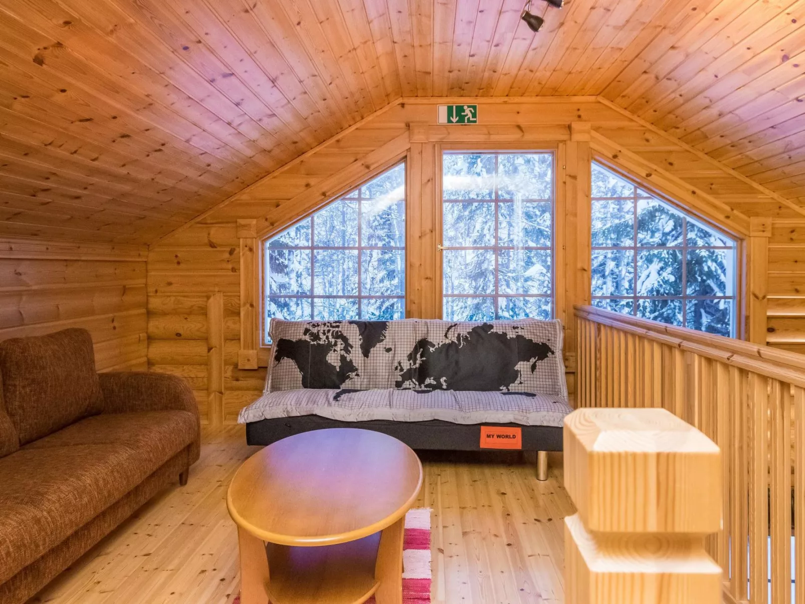 Hiisi mökki-Drinnen