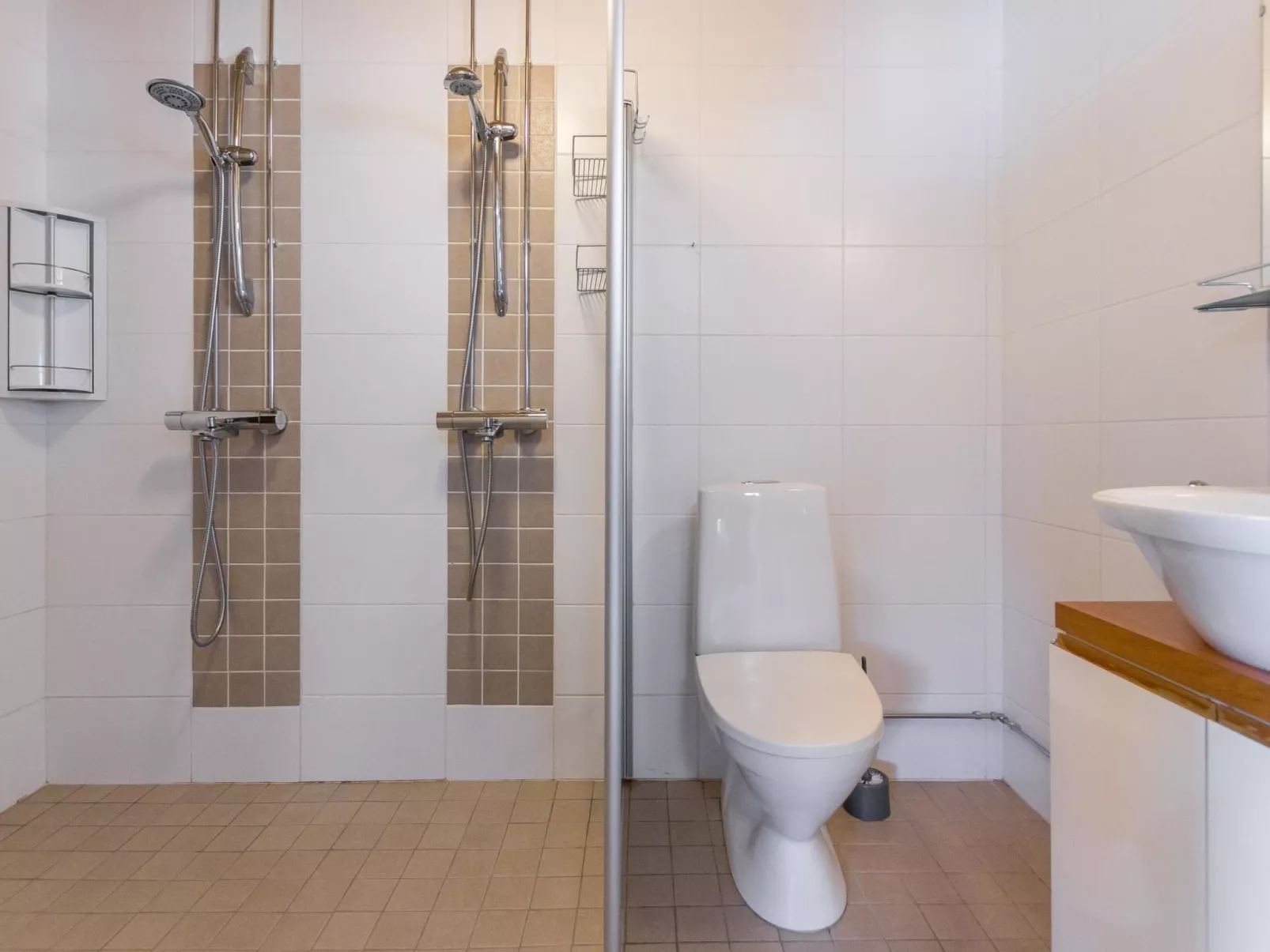 Hallan karhu b, paritalo-Inside