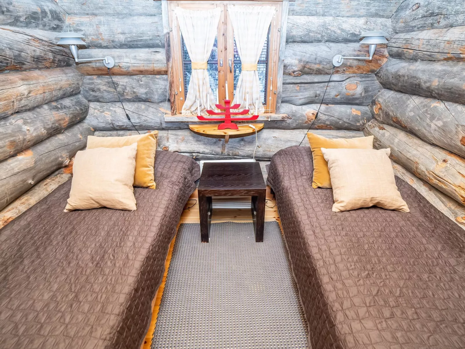 Ruka-rokova 2-Dedans