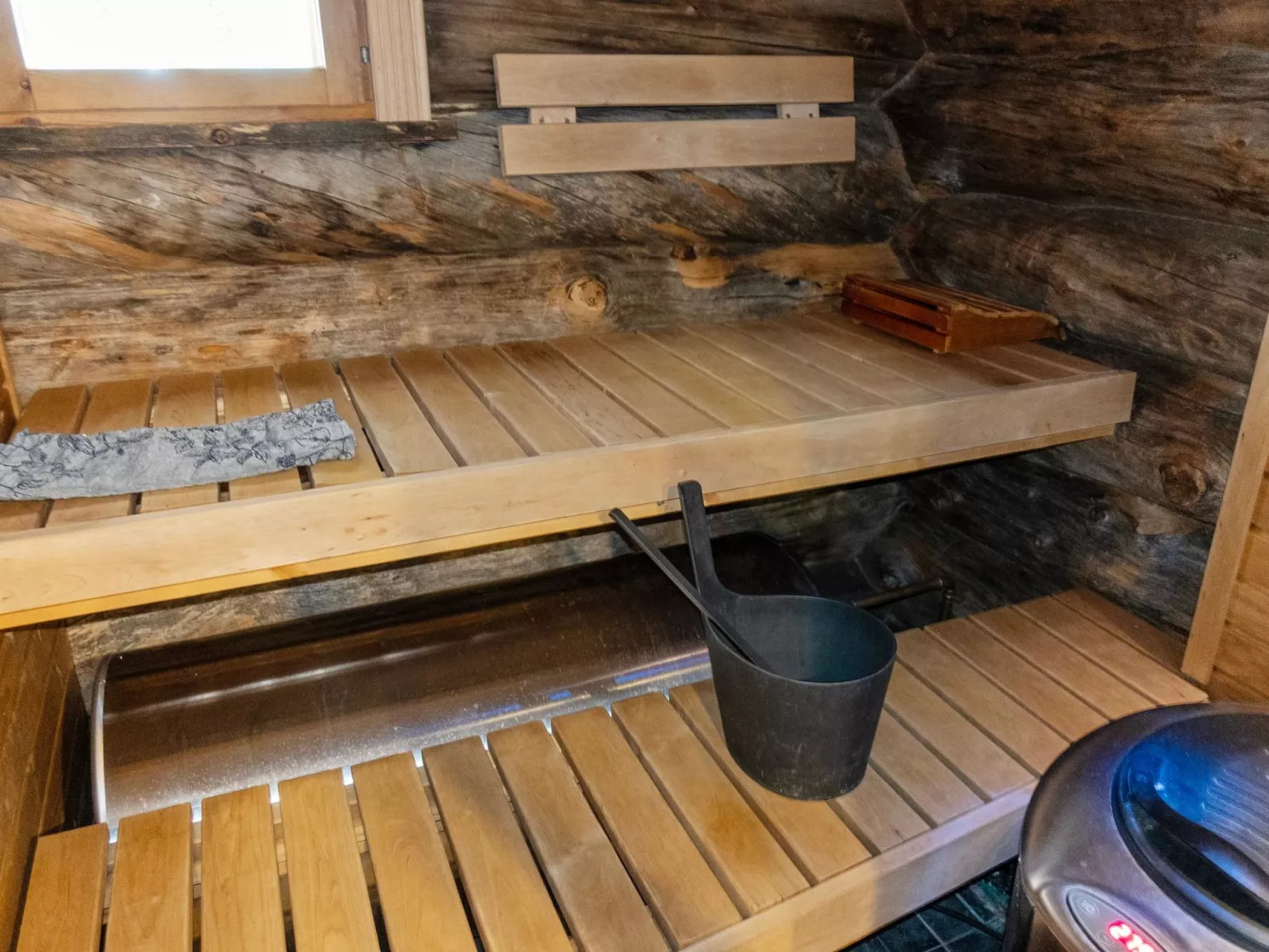 Sallanhelmi b1-Inside