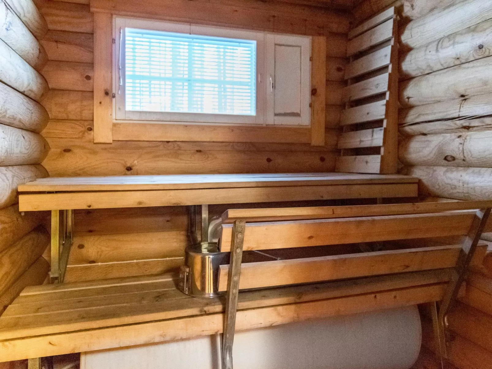 Kilpolan karoliina-Dedans