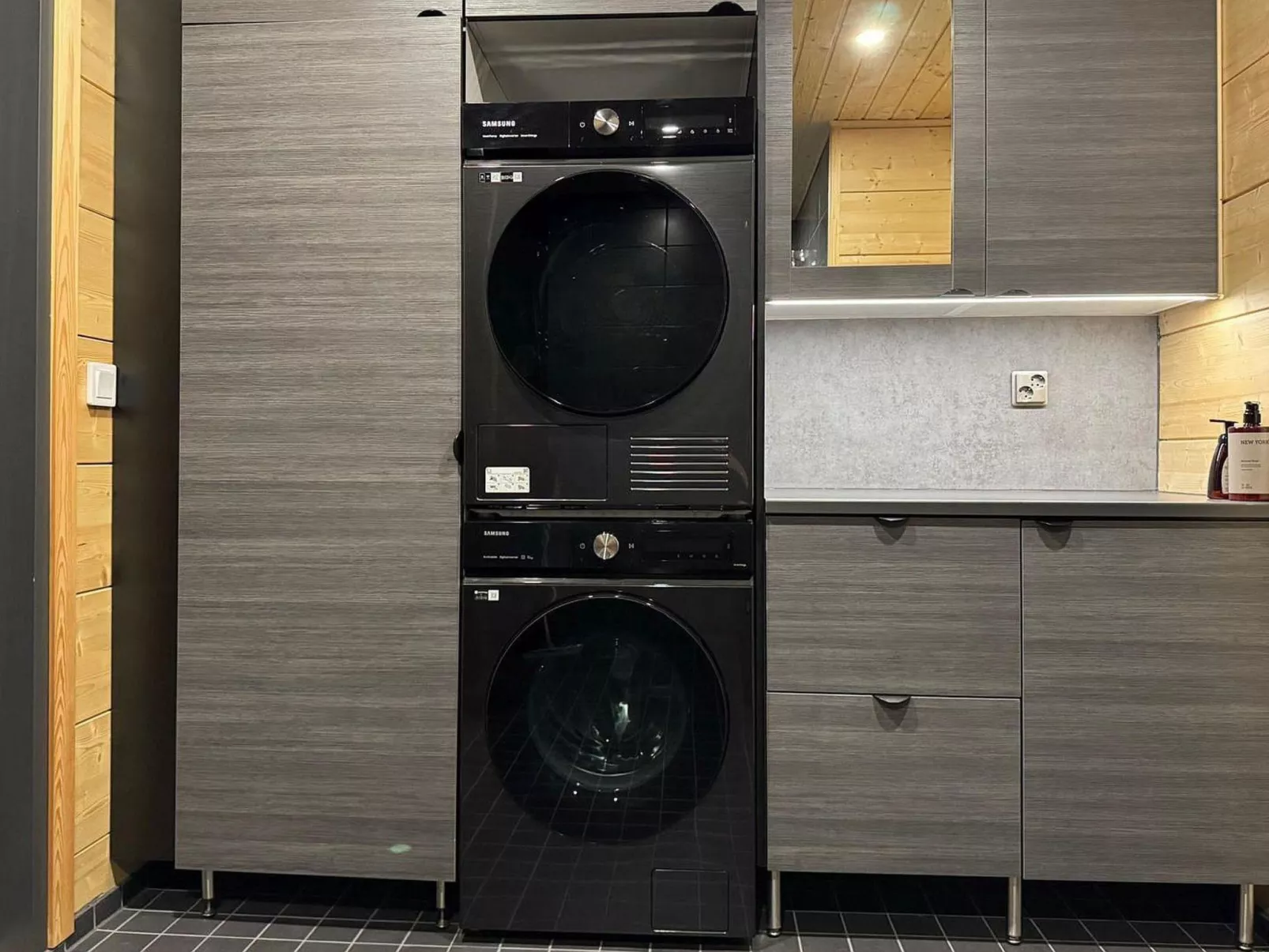 Lakeside villa-Dedans