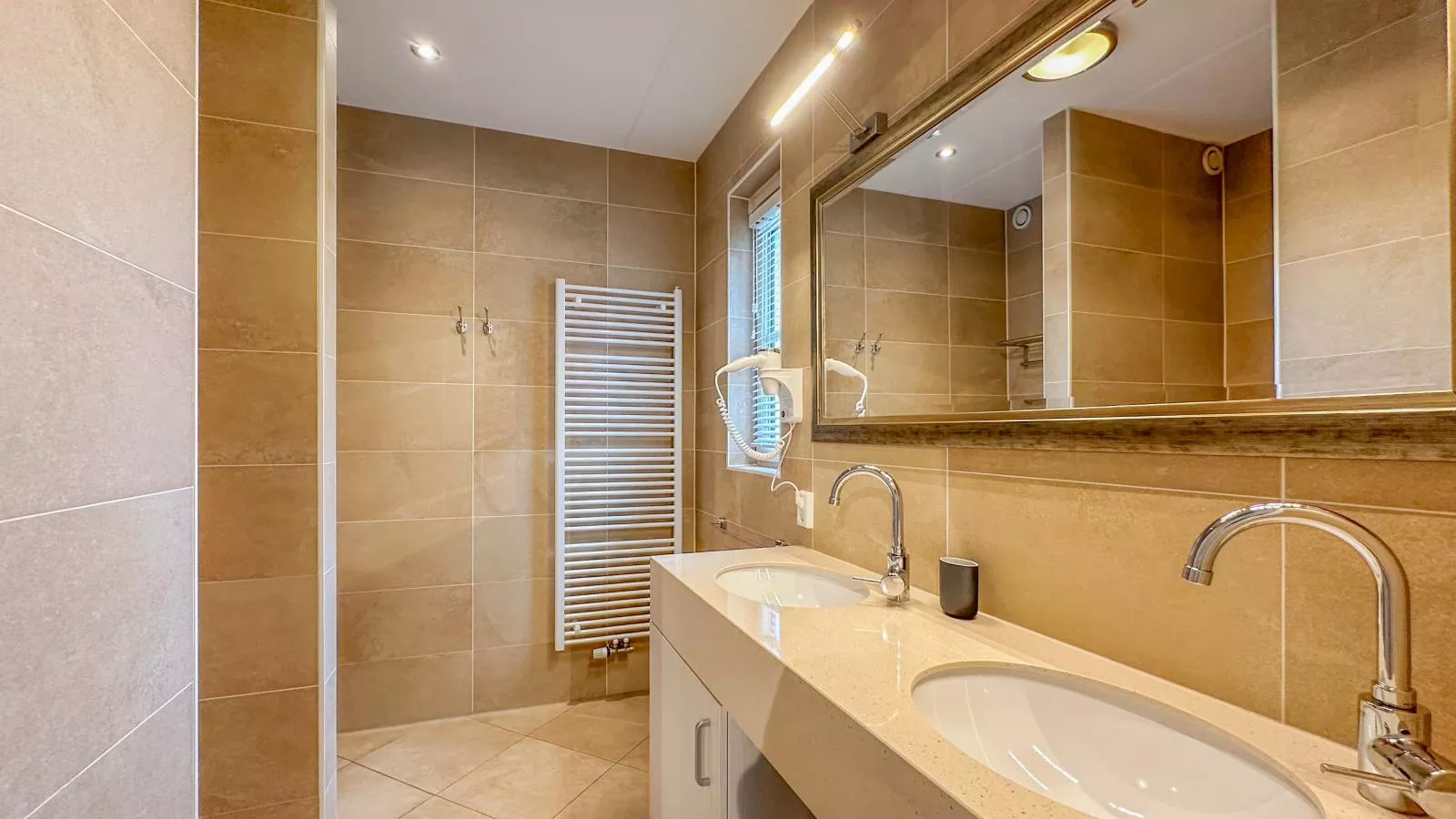 Coast Comfort 41-Badezimmer