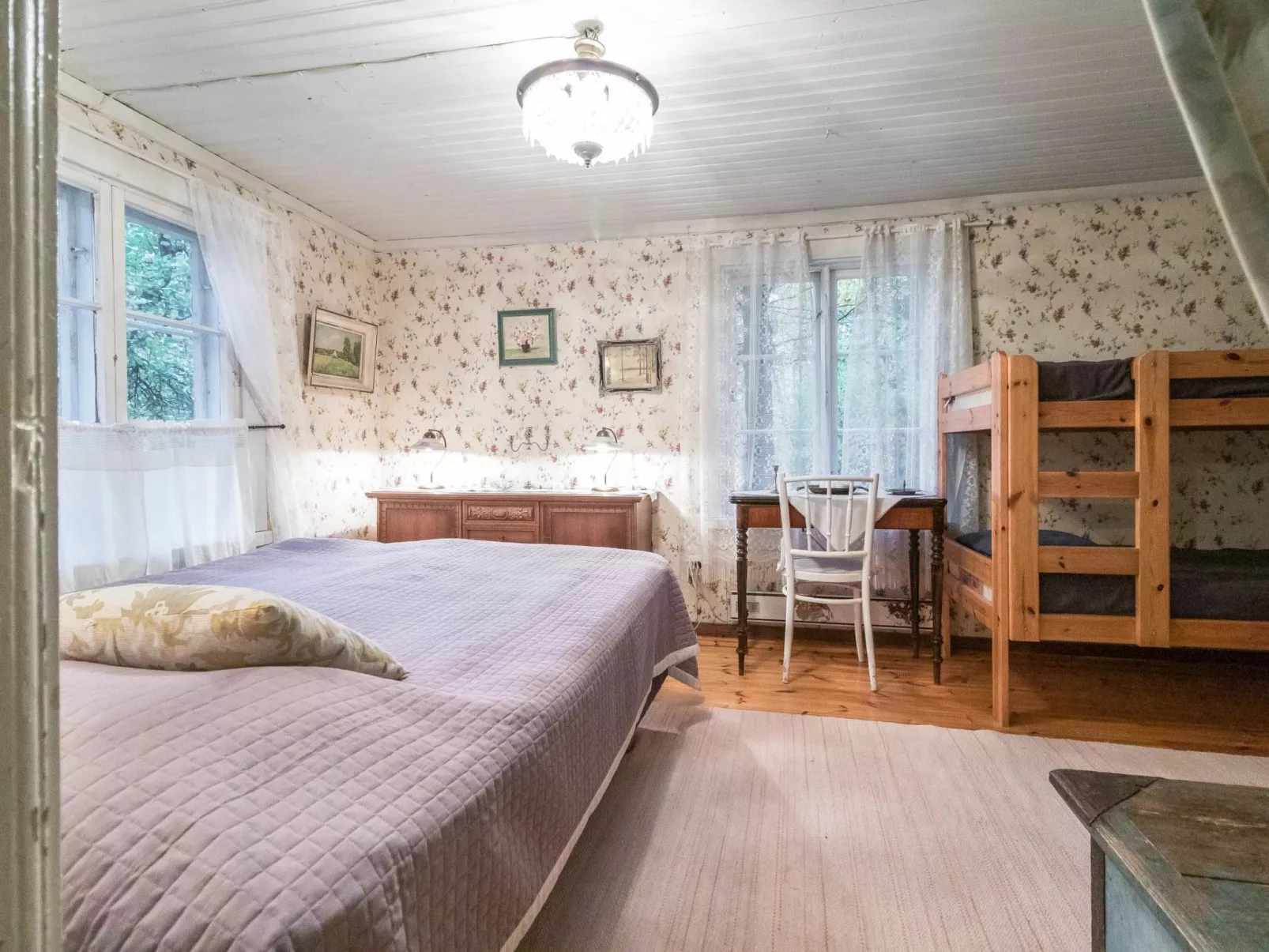 Puutarhurin mökki-Dedans