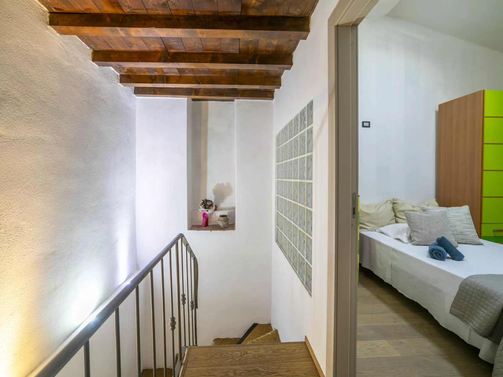 Decameron house-Inside