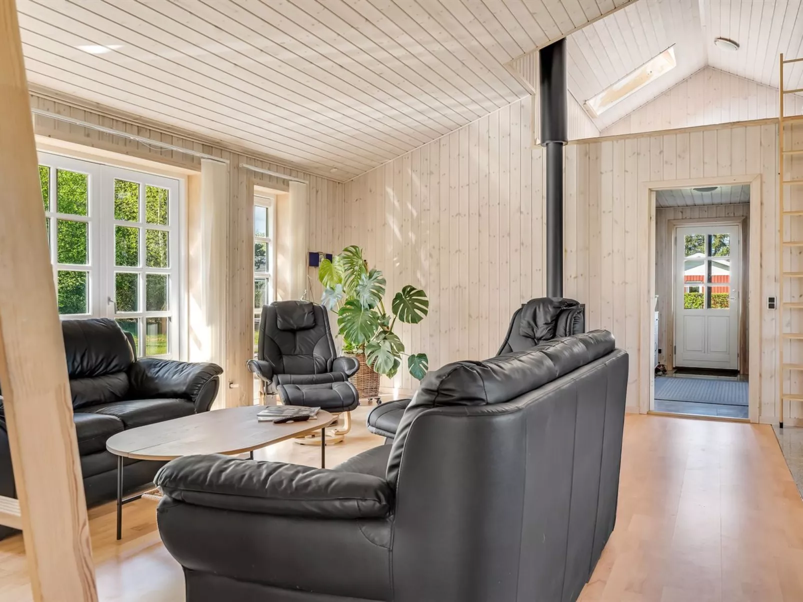 "Elsabet" - 600m to the fjord-Inside