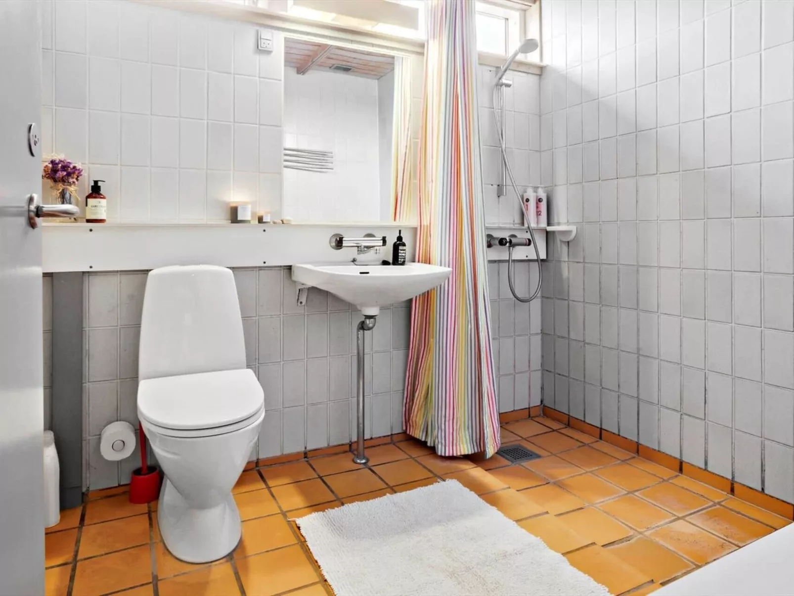 "Orpah" - 100m from the sea-Inside