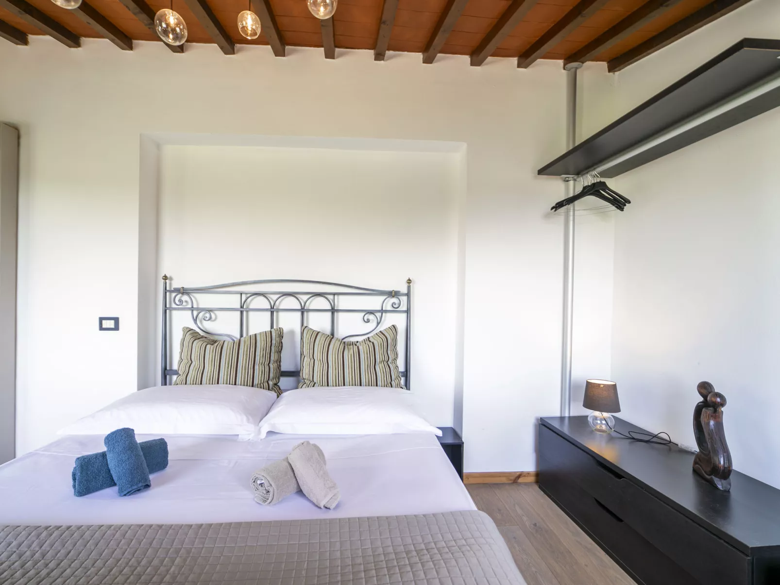 Decameron house-Inside