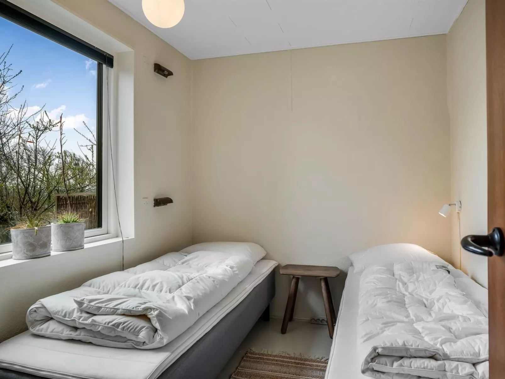 "Lenya" - 300m to the fjord-Inside