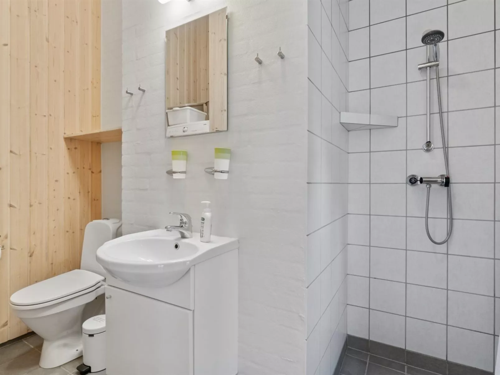 "Edna" - 500m from the sea-Drinnen