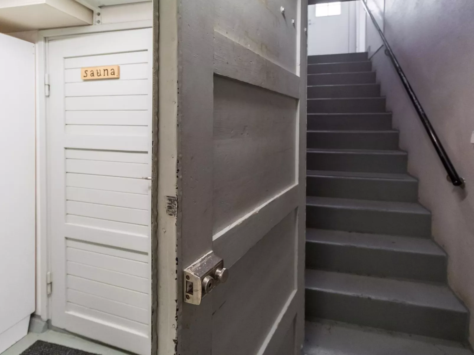 Kelloselkä b-Dedans