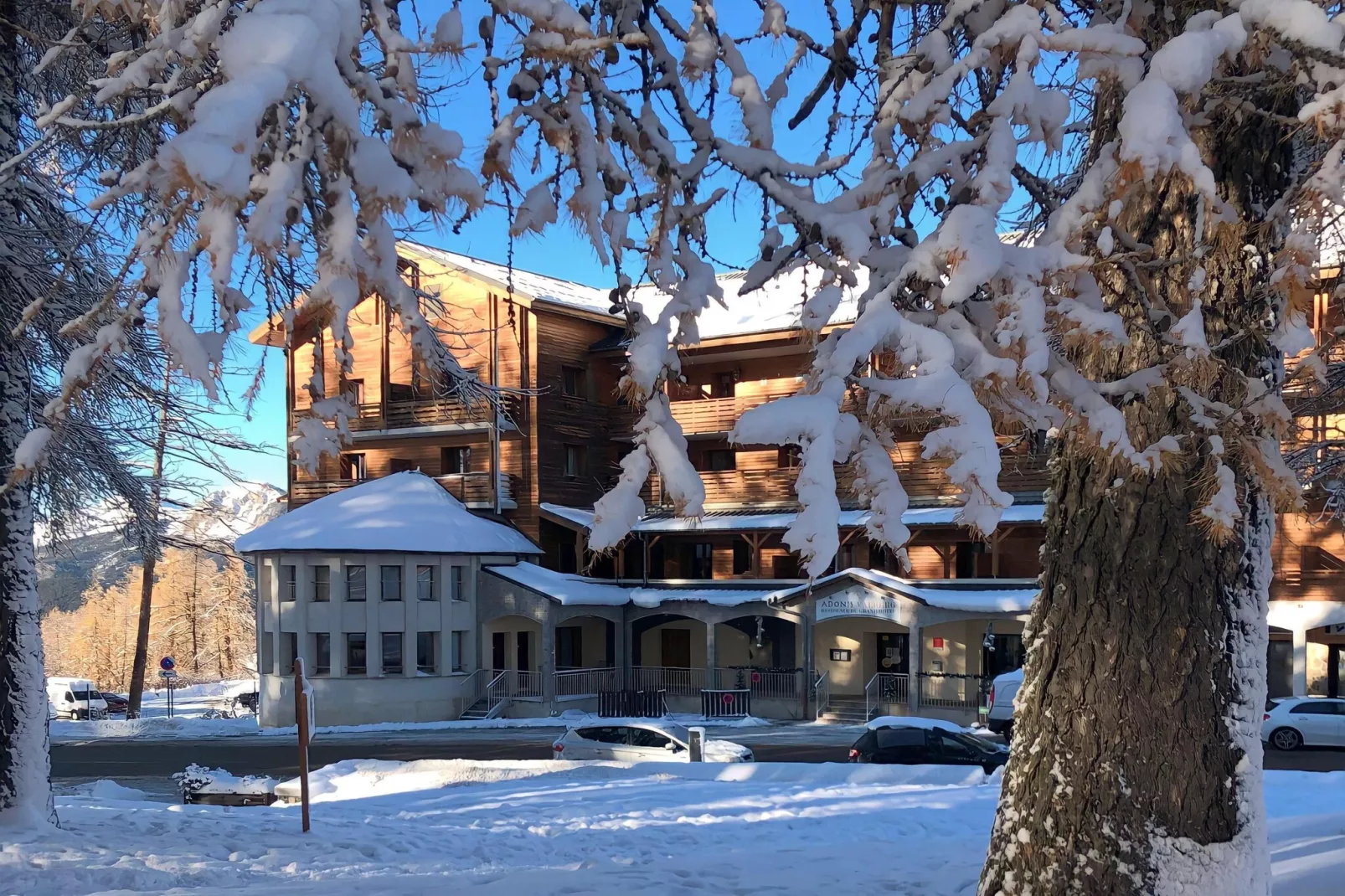 Adonis Valberg Studio-Exterior in winter