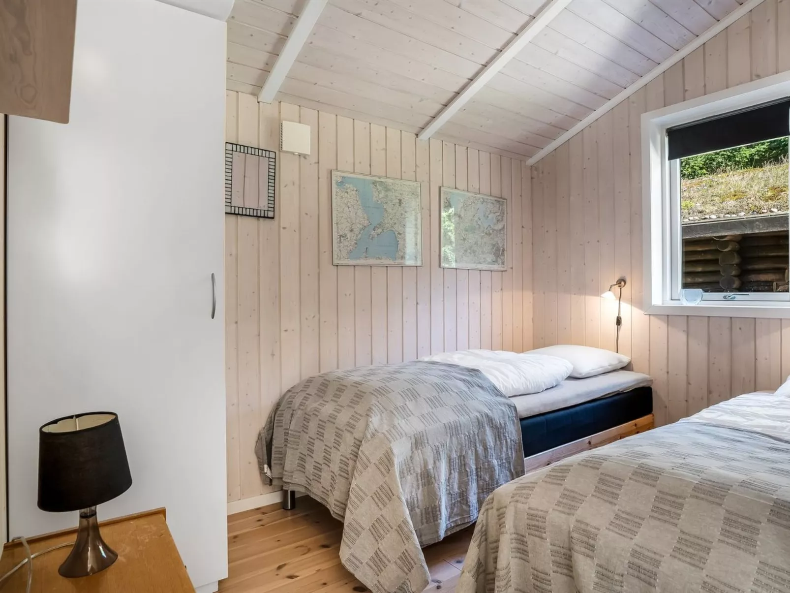 "Atti" - 500m to the fjord-Drinnen