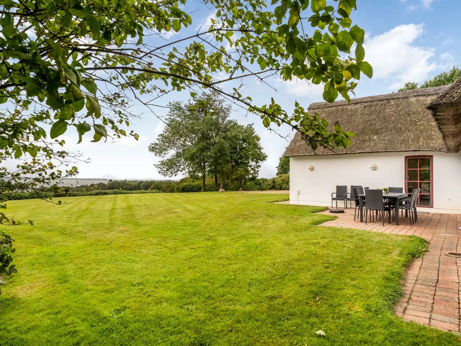 "Åsta" - 400m to the fjord-Outside