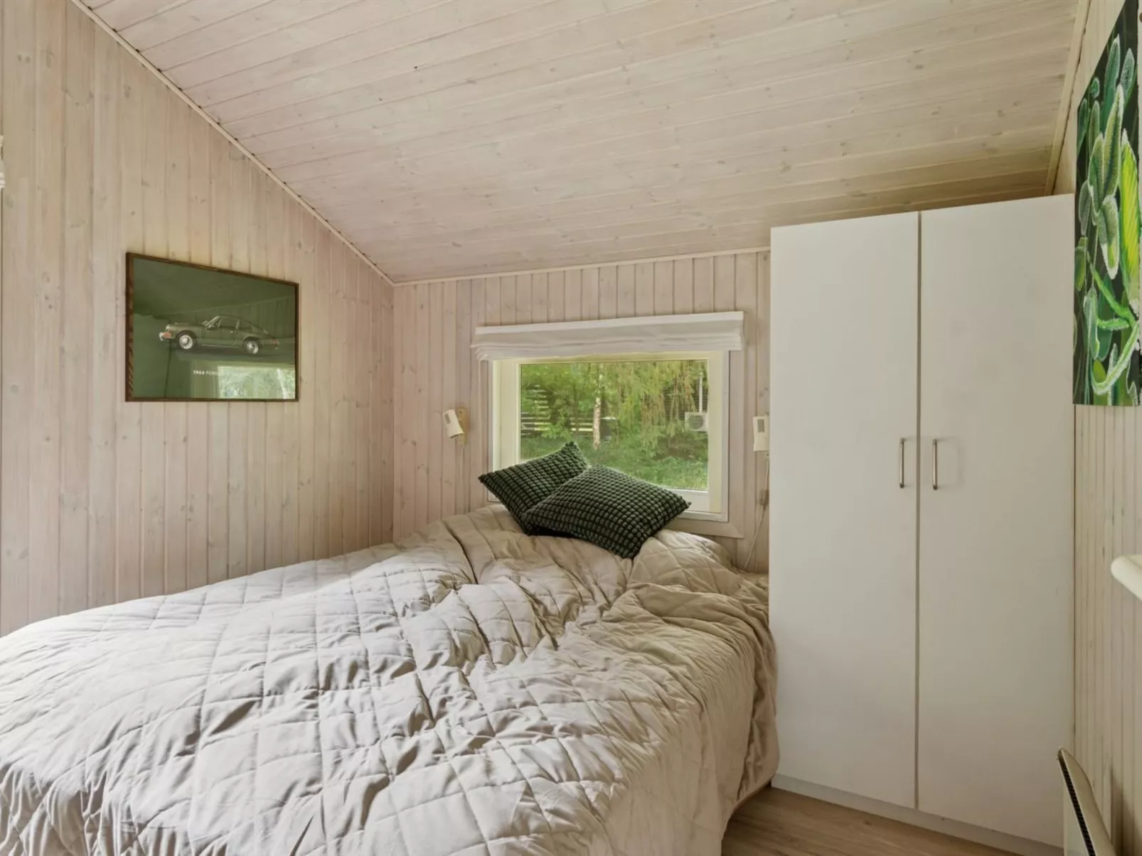 "Tekla" -  from the sea-Drinnen